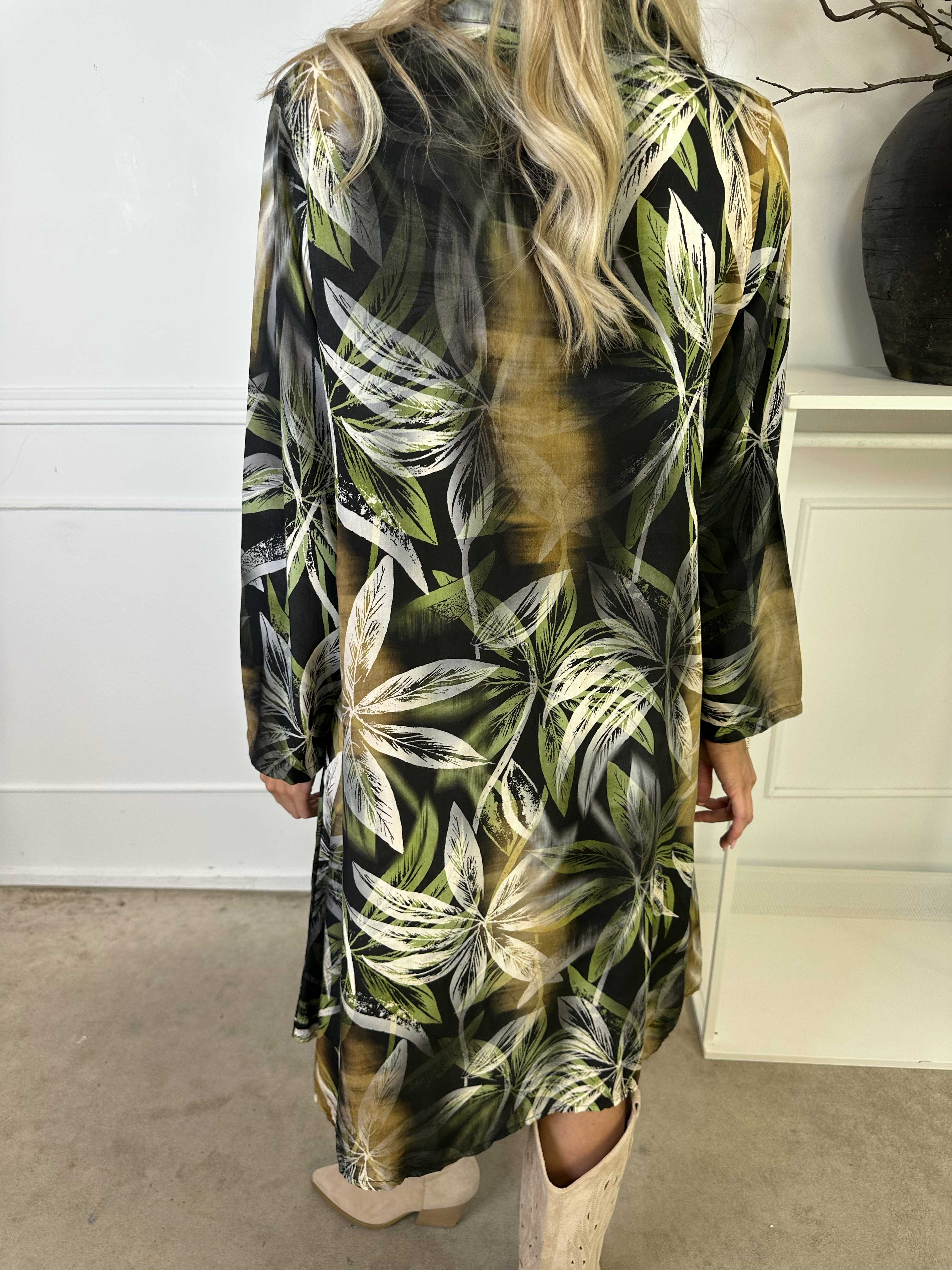 Iria - Skjortklänning i viskos med bladmotiv